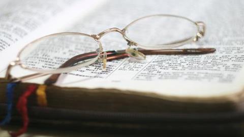 Glasses-Bible-Main_article_image